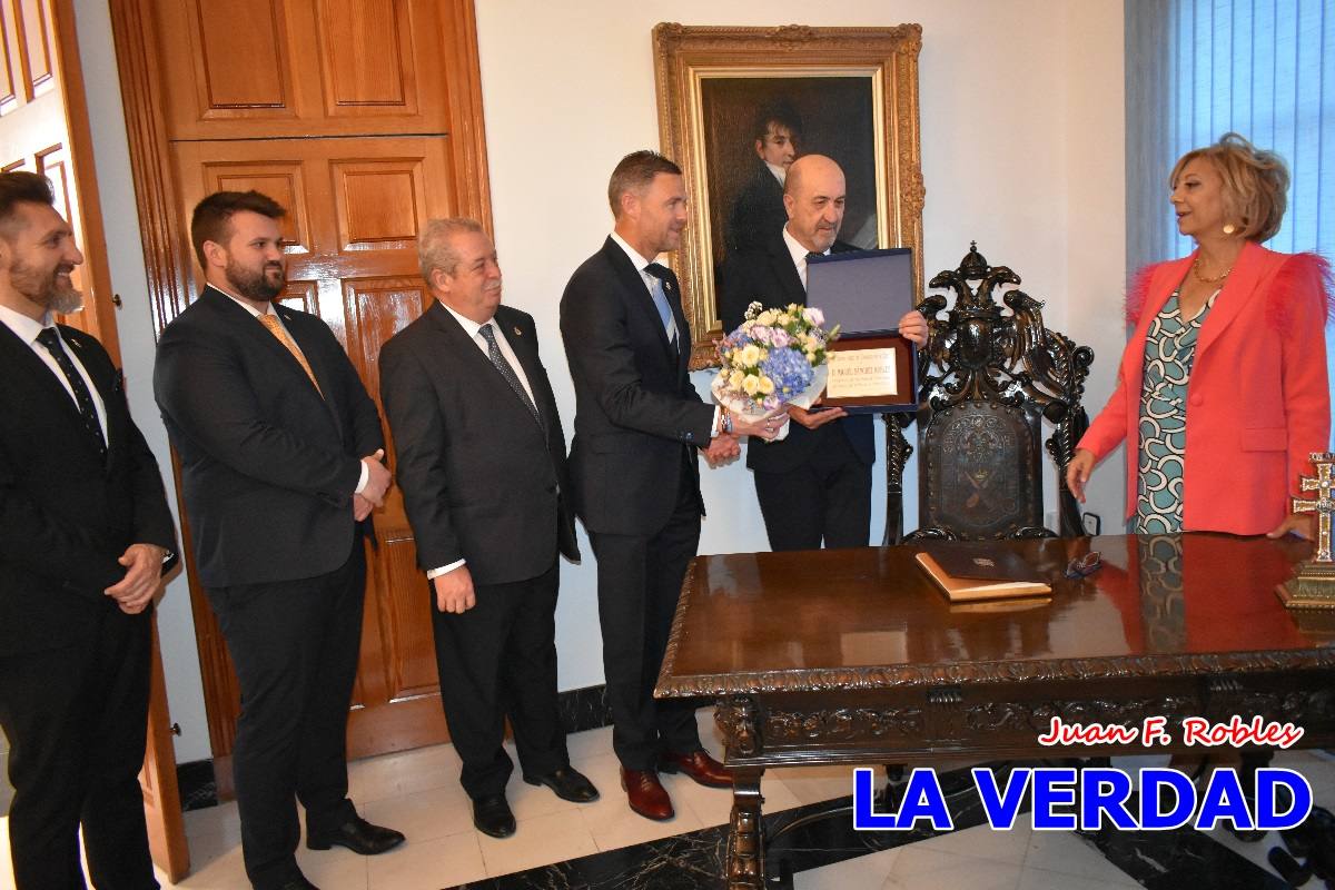 Sánchez Robles invita a vivir con intensidad las Fiestas de la Cruz