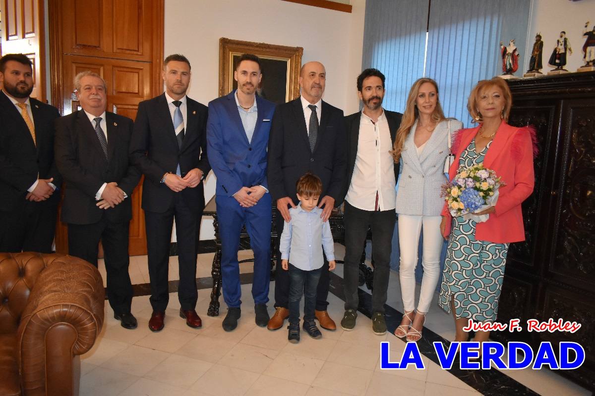 Sánchez Robles invita a vivir con intensidad las Fiestas de la Cruz