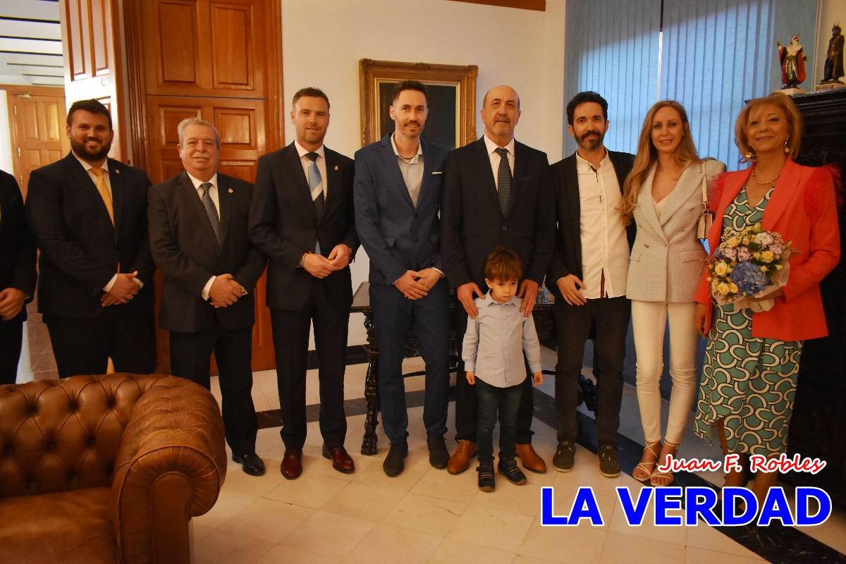 Sánchez Robles invita a vivir con intensidad las Fiestas de la Cruz