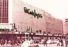 Imagen de la fachadaprincipal de los grandesalmacenes, en laavenida de la Libertad,en 1973.