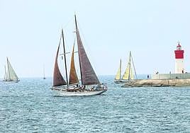 Embarcaciones de la Cartagena Vela Clásica, ayer en acción.