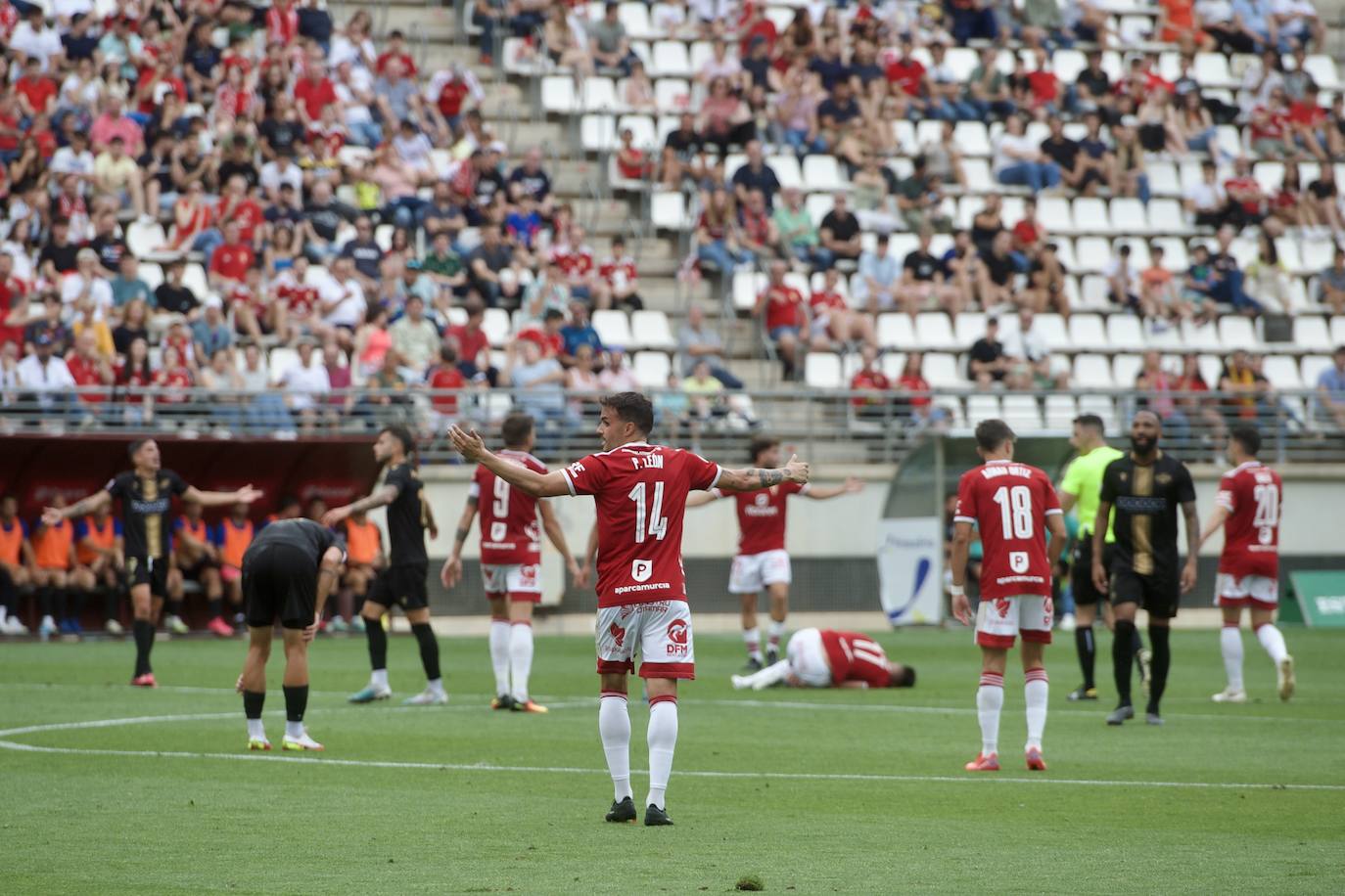 La derrota del Real Murcia frente al Intercity, en imágenes