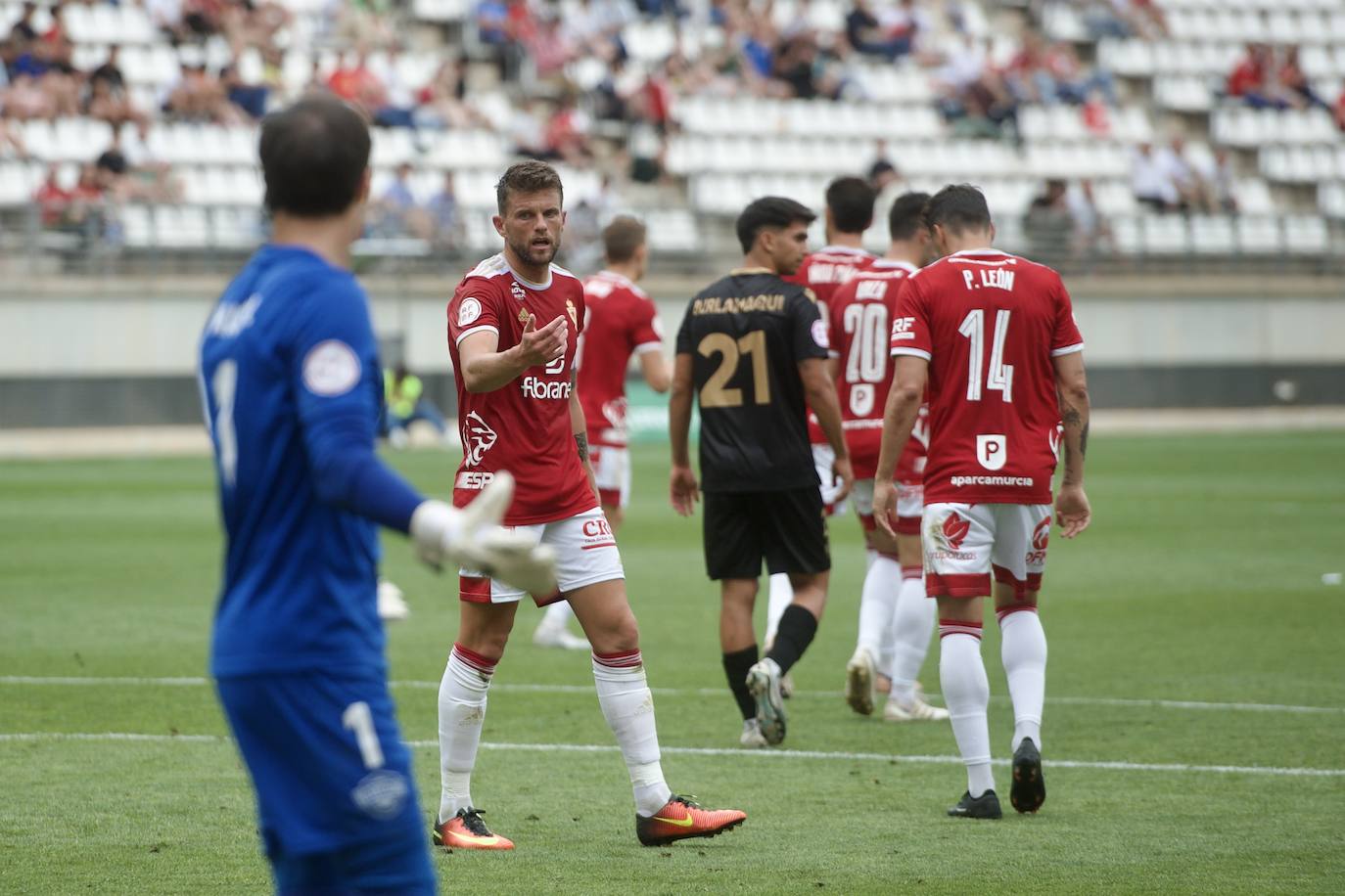 La derrota del Real Murcia frente al Intercity, en imágenes