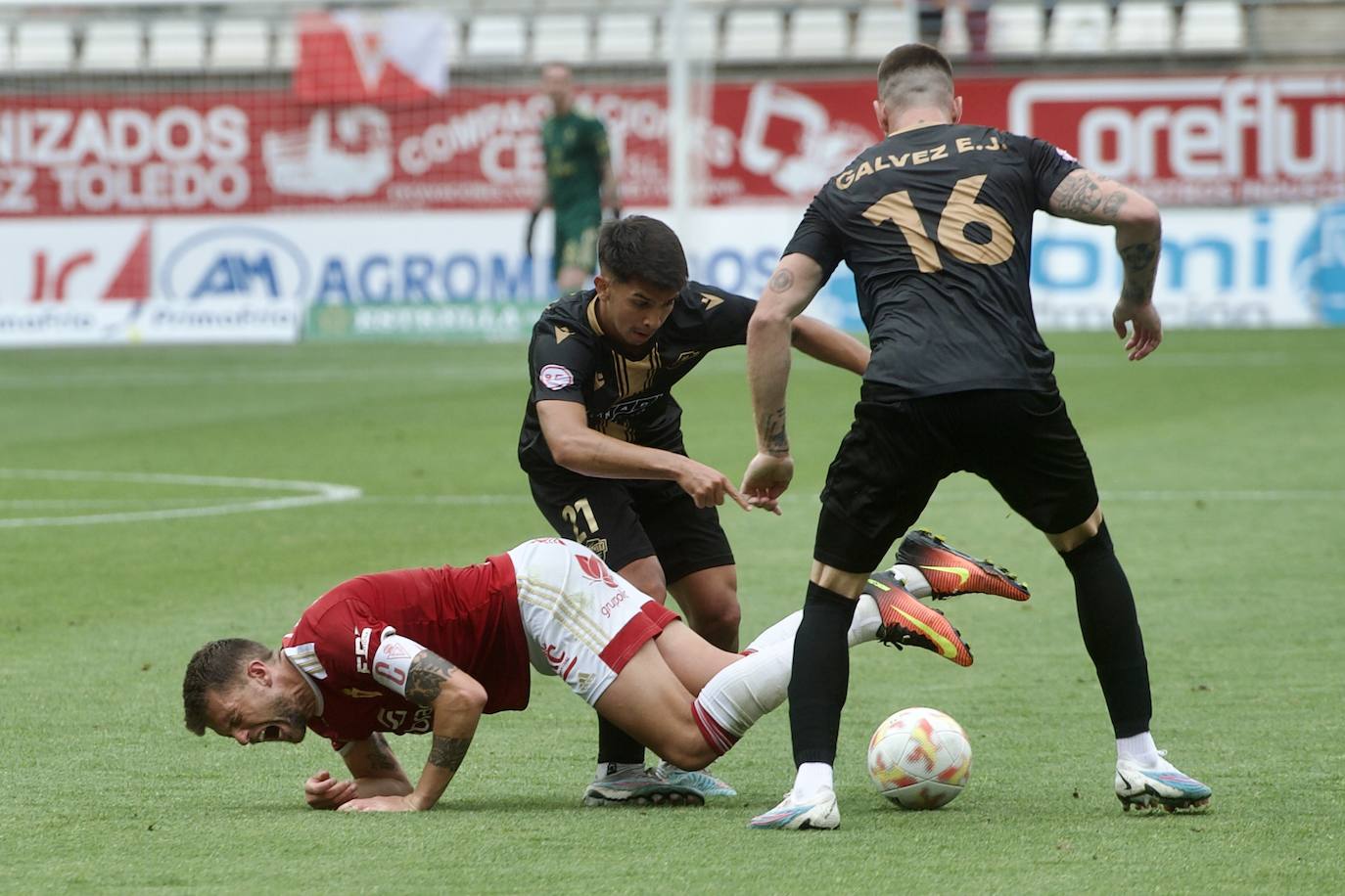 La derrota del Real Murcia frente al Intercity, en imágenes