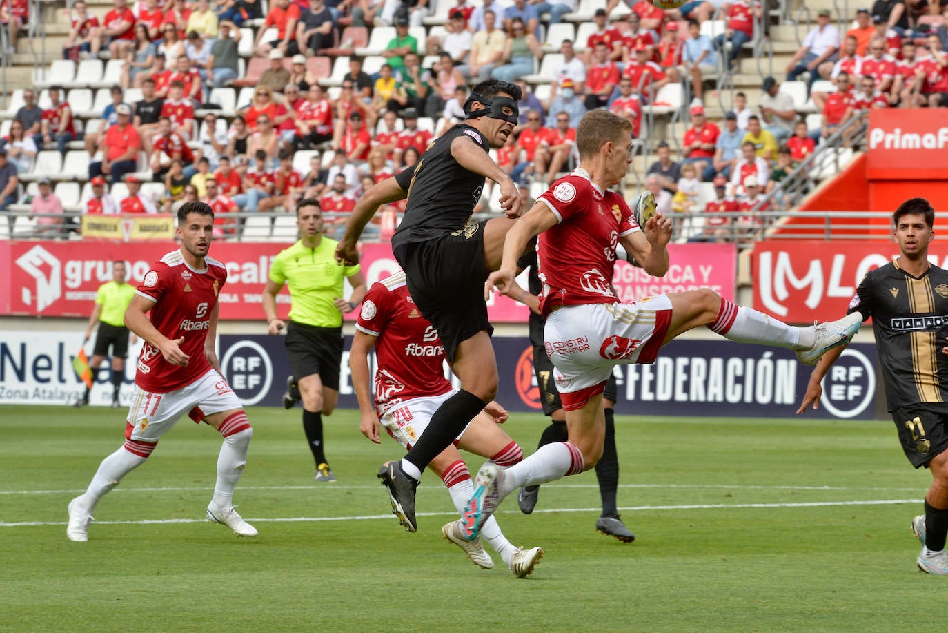 La derrota del Real Murcia frente al Intercity, en imágenes