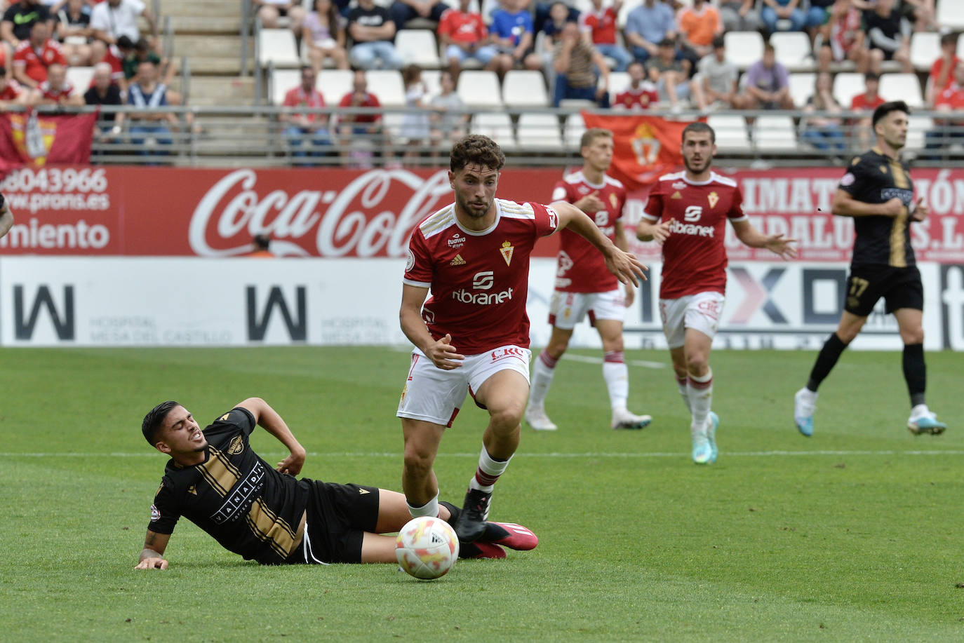 La derrota del Real Murcia frente al Intercity, en imágenes