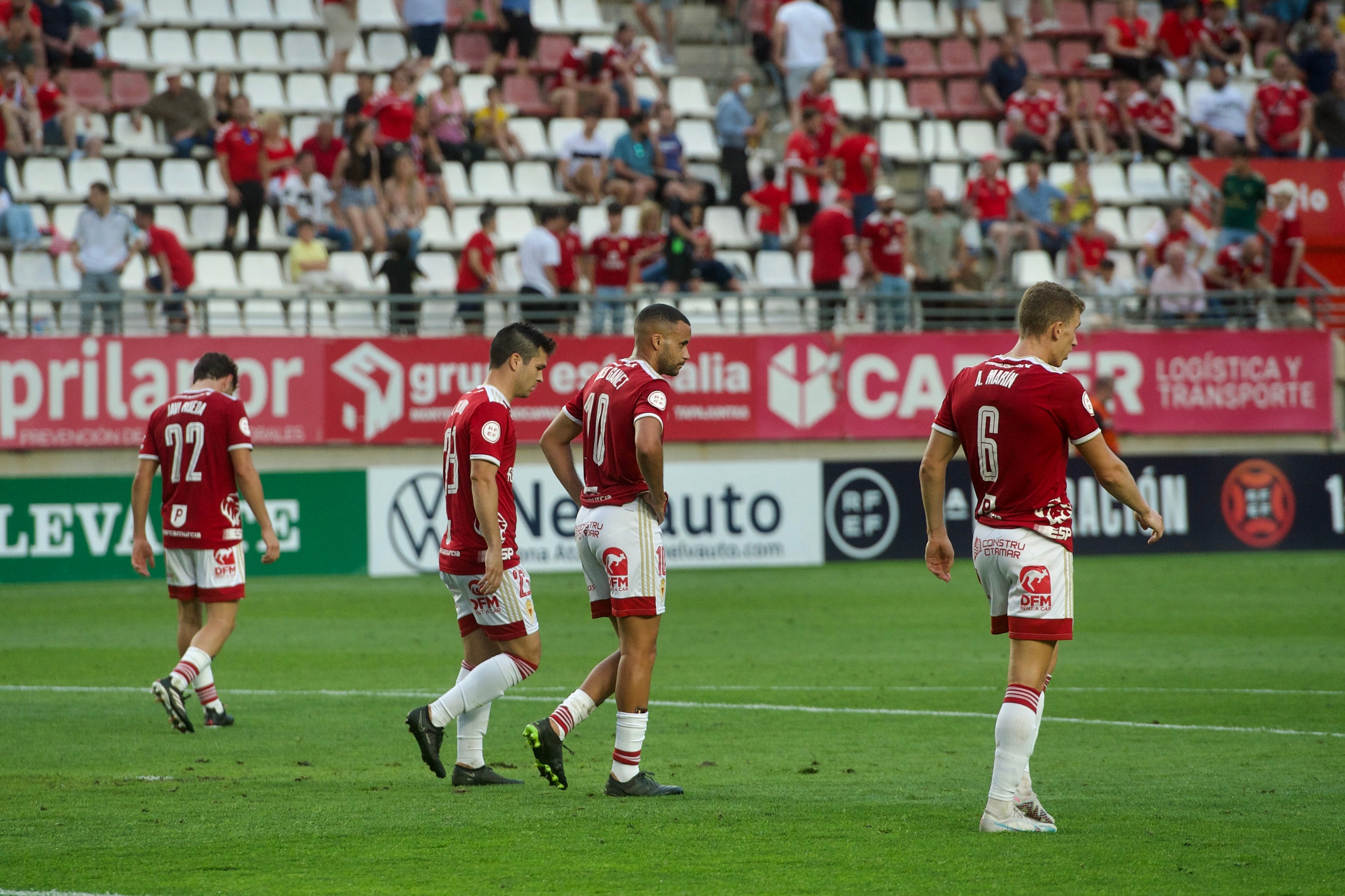 La derrota del Real Murcia frente al Intercity, en imágenes