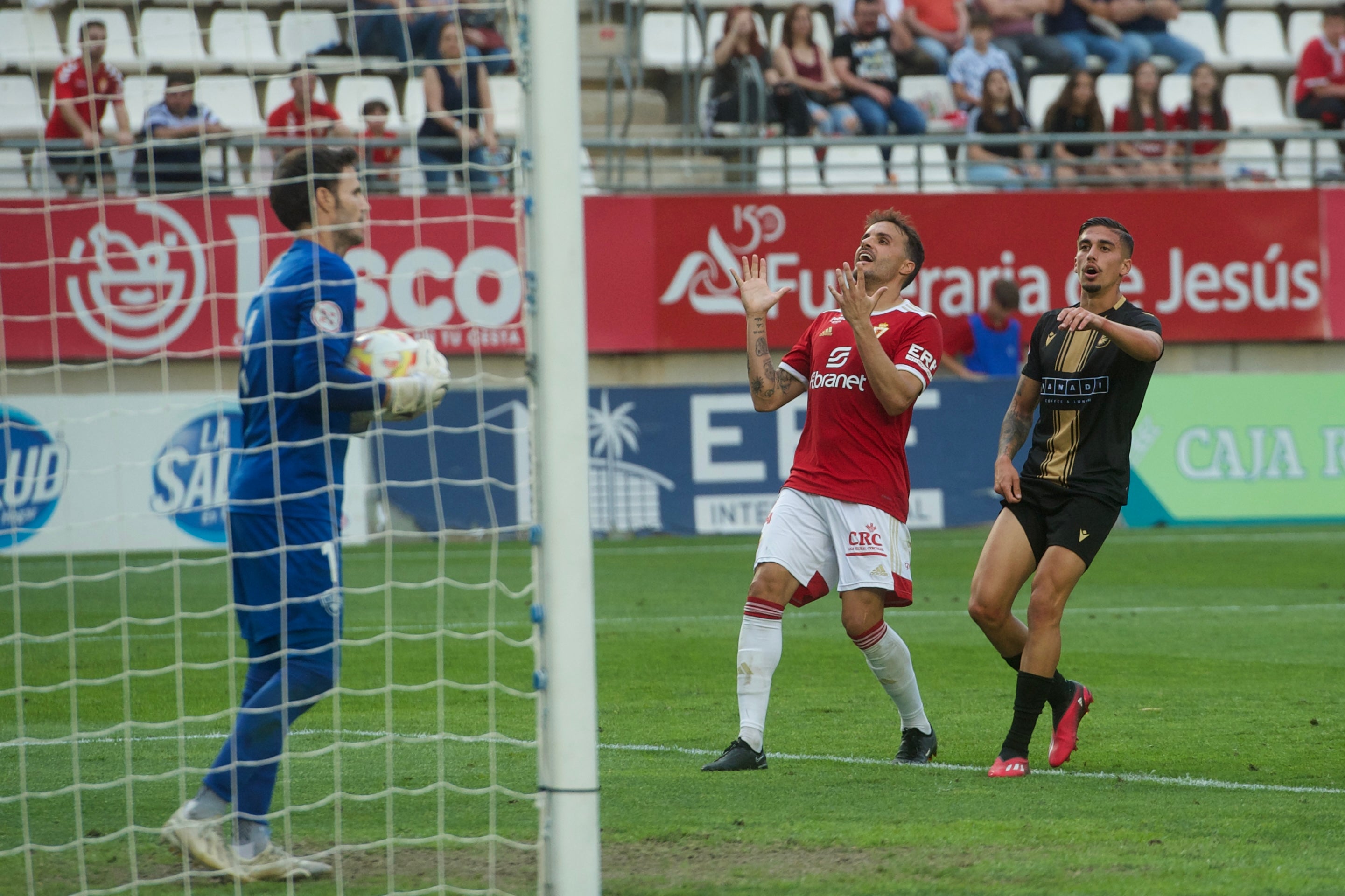 La derrota del Real Murcia frente al Intercity, en imágenes