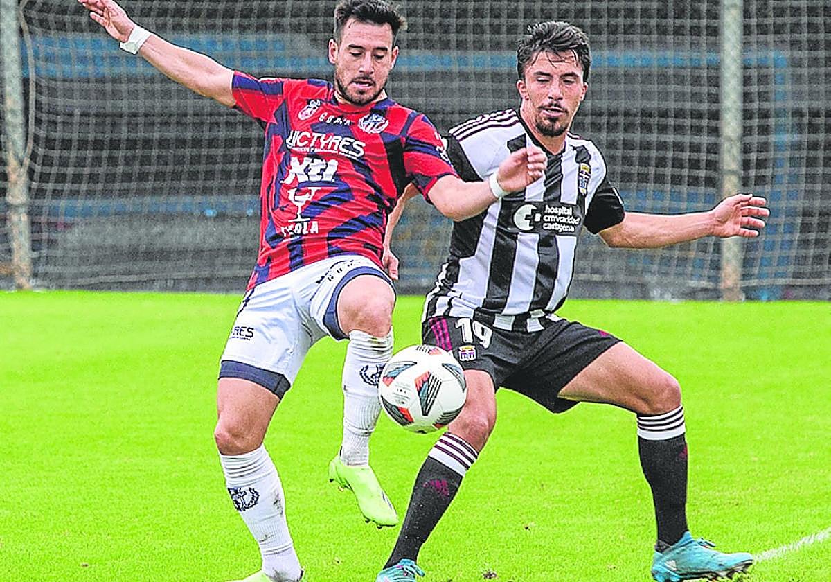 Riquelme y Castillo, en el Cartagena B-Yeclano de enero.