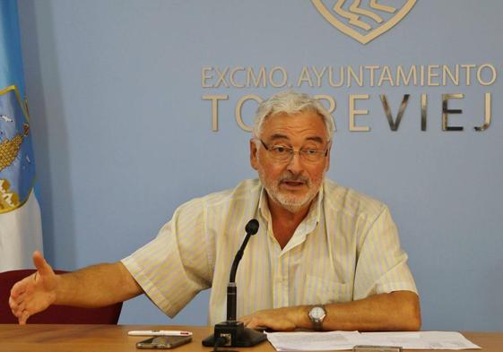 José Manuel Dolón (Los Verdes) fue alcalde de Torrevieja entre 2011 y 2015 gracias a una coalición entre cinco partidos.