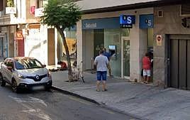 Sucursal bancaria de la calle Orihuela atracada este martes.