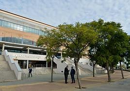 Fachada principal del Palacio de los Deporets de Murcia.