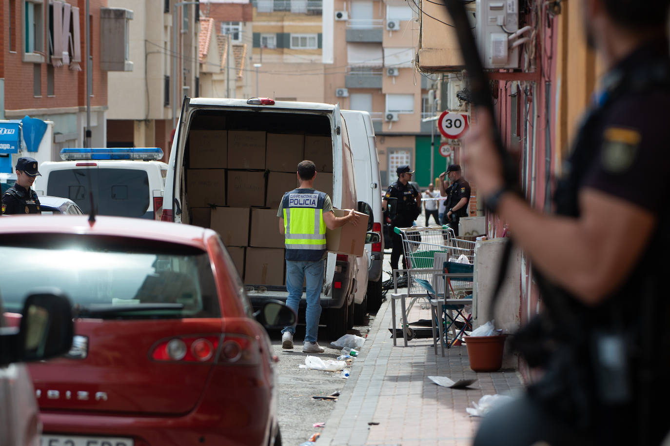 La redada en pisos de Espinardo destinados a producir &#039;maría&#039;, en imágenes