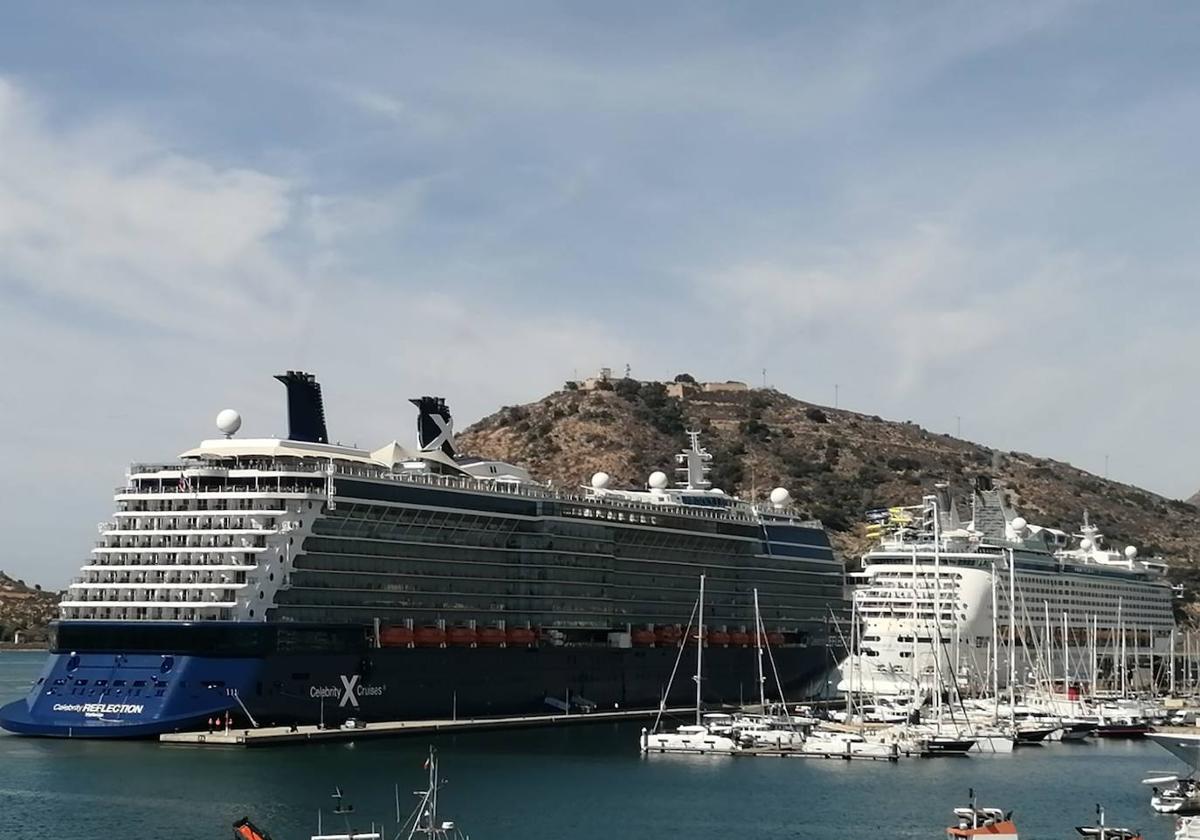 4.300 turistas desembarcan en Cartagena a bordo de los cruceros Explorer of the Seas y Celebrity Reflection