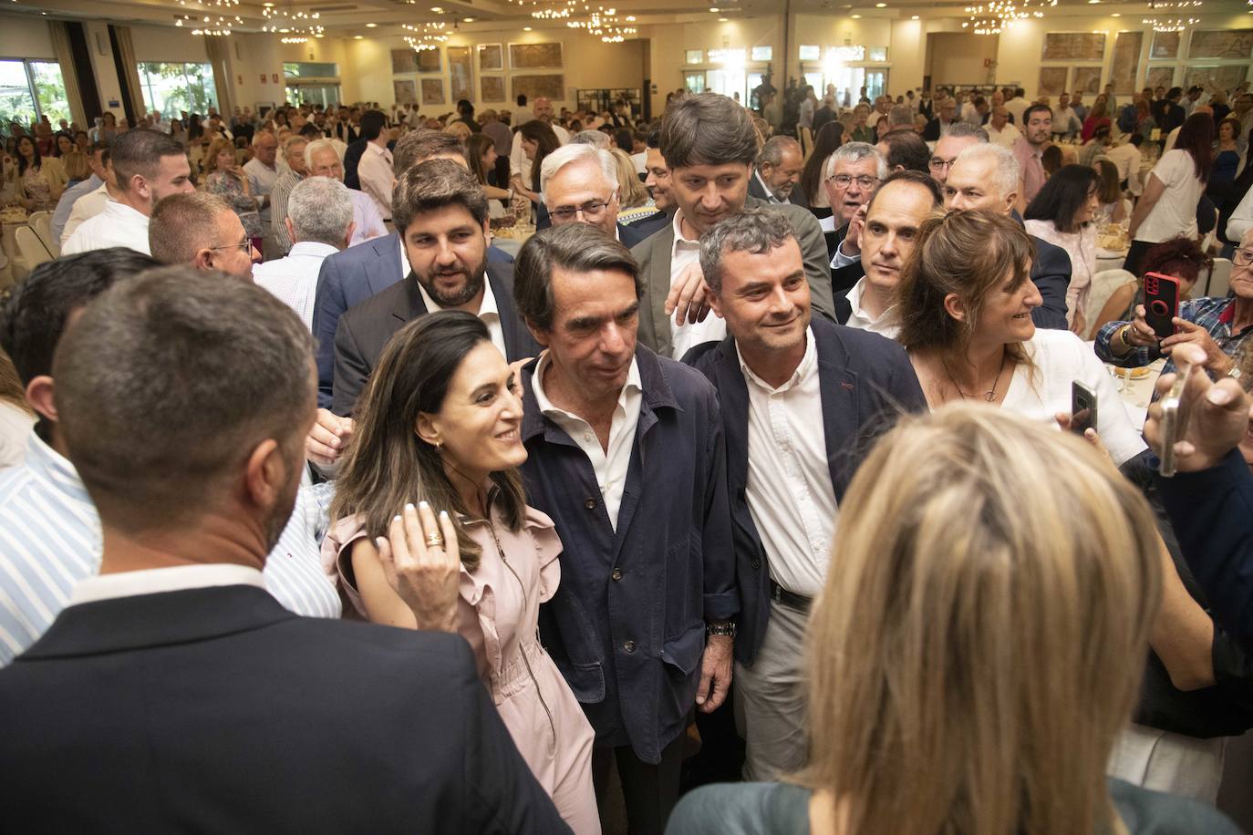 Encuentro de Aznar con agricultores y militantes en Torre Pacheco, en imágenes