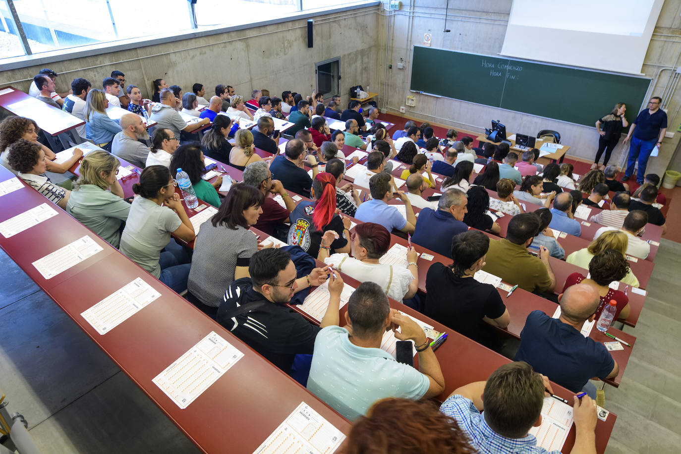 2.904 aspirantes compiten en las Oposiciones de Correos en Murcia