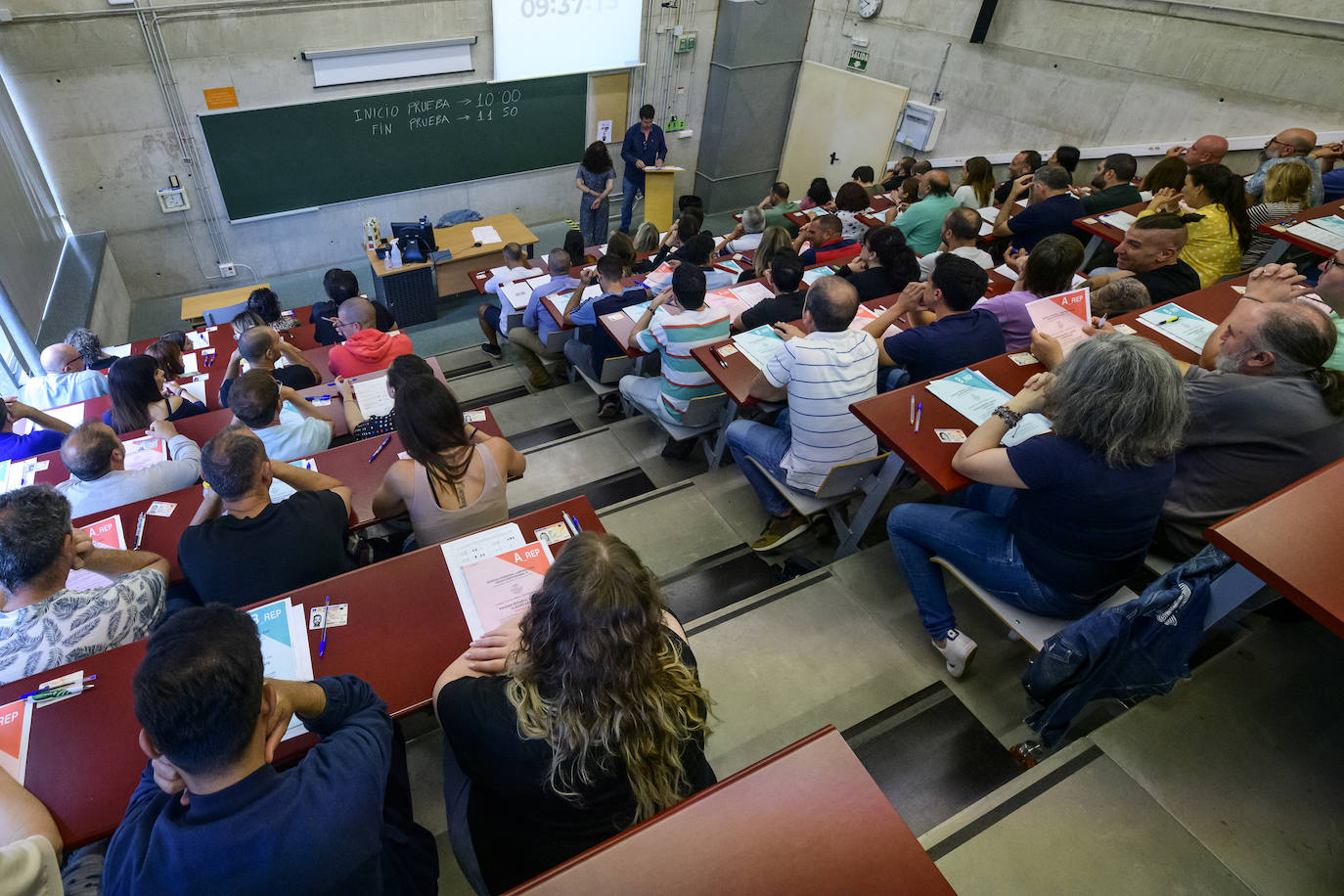 2.904 aspirantes compiten en las Oposiciones de Correos en Murcia