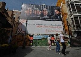 Cartel de CS en la Plaza de las Flores de Murcia, que ya fue retirado.