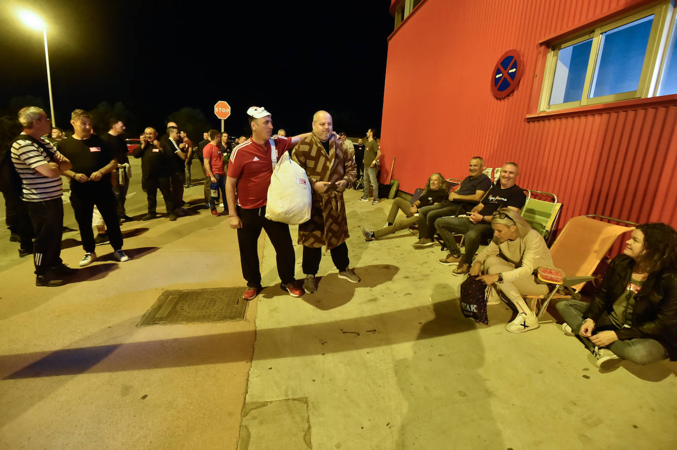 Las imágenes de la acampada de la plantilla de los &#039;coloraos&#039; en Murcia