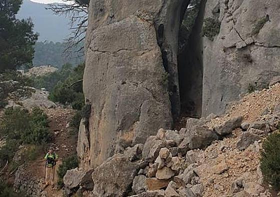Restos de un sendero junto a la roca del Gigante.