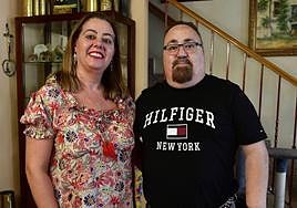 Ainhoa Martín Chamorro y Alejandro Urteaga, este martes, en su vivienda de La Alberca (Murcia).