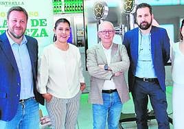 Presentación del II Concurso de Tiraje de Cerveza Estrella de Levante, ayer, en la compañía.
