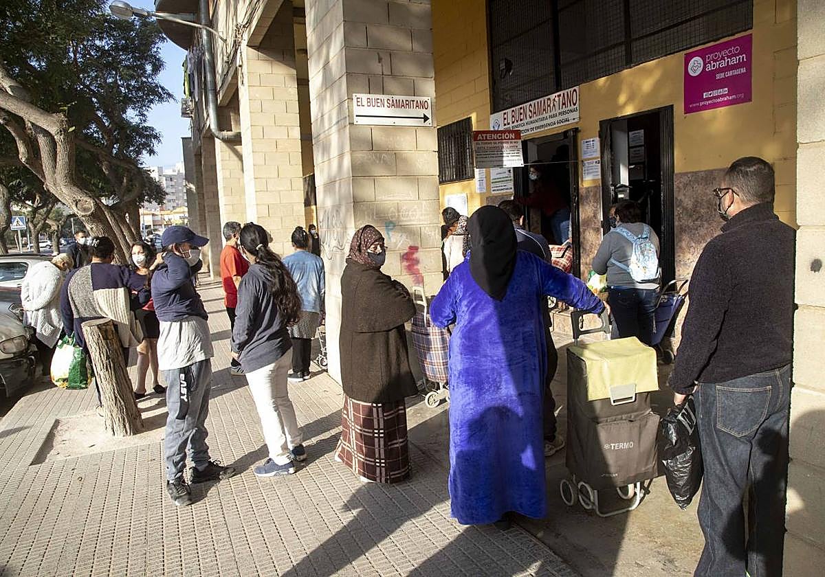 Colas en El Buen Samaritano en una imagen de archivo.
