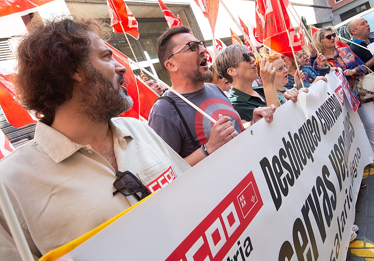 Protesta de los sindicatos a finales de abril ante la Croem