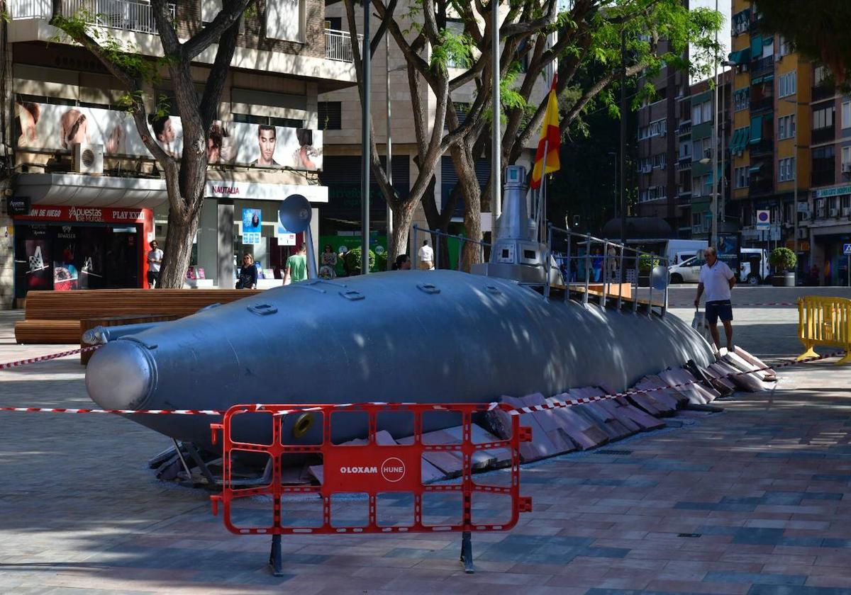 Réplica del submarino 'Isaac Peral', en la plaza Juan XXIII.