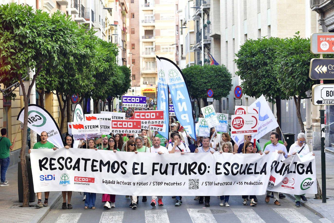 La manifestación por la escuela pública de Murcia, en imágenes