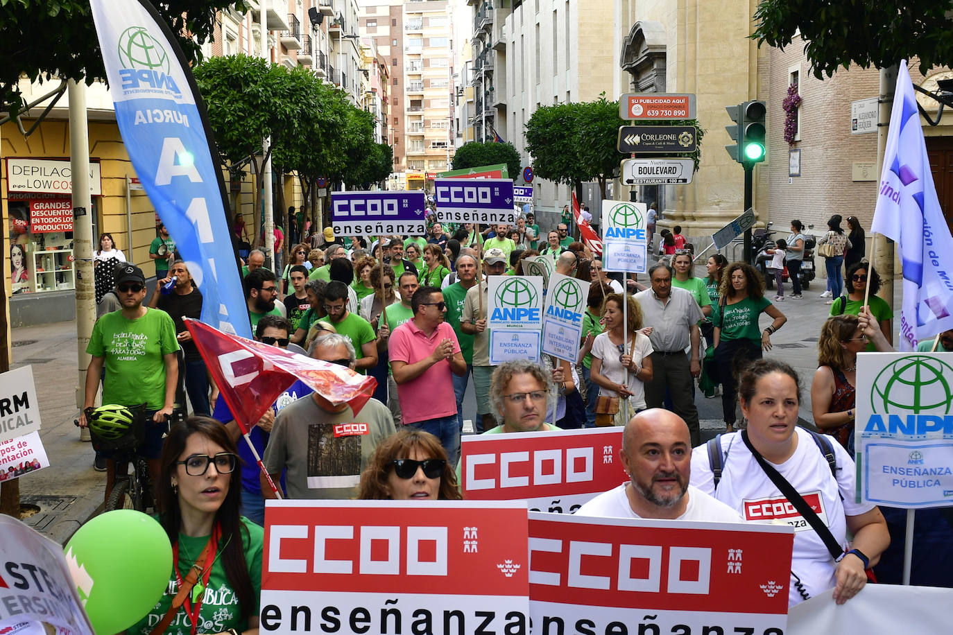 La manifestación por la escuela pública de Murcia, en imágenes