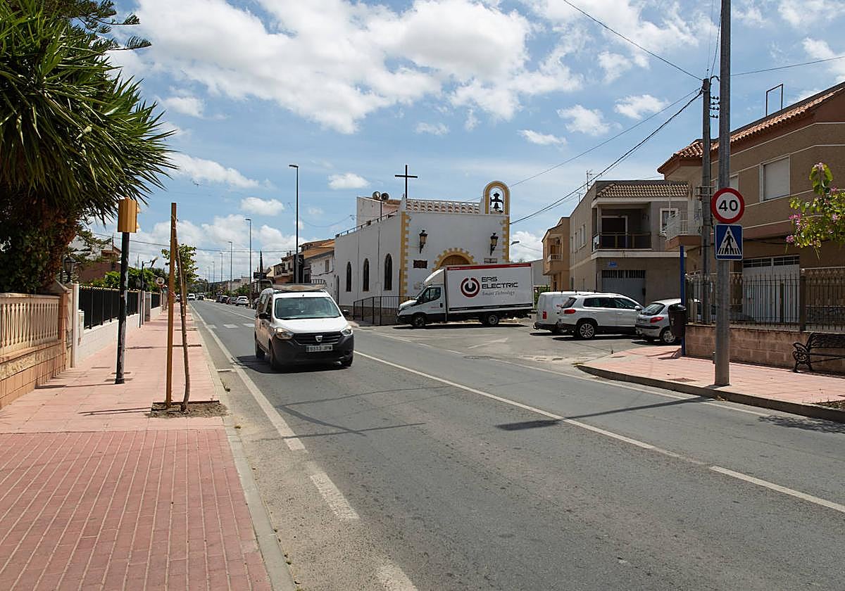 La carretera CV-95 es el eje vertebral de la pedanía oriolana de Correntías.
