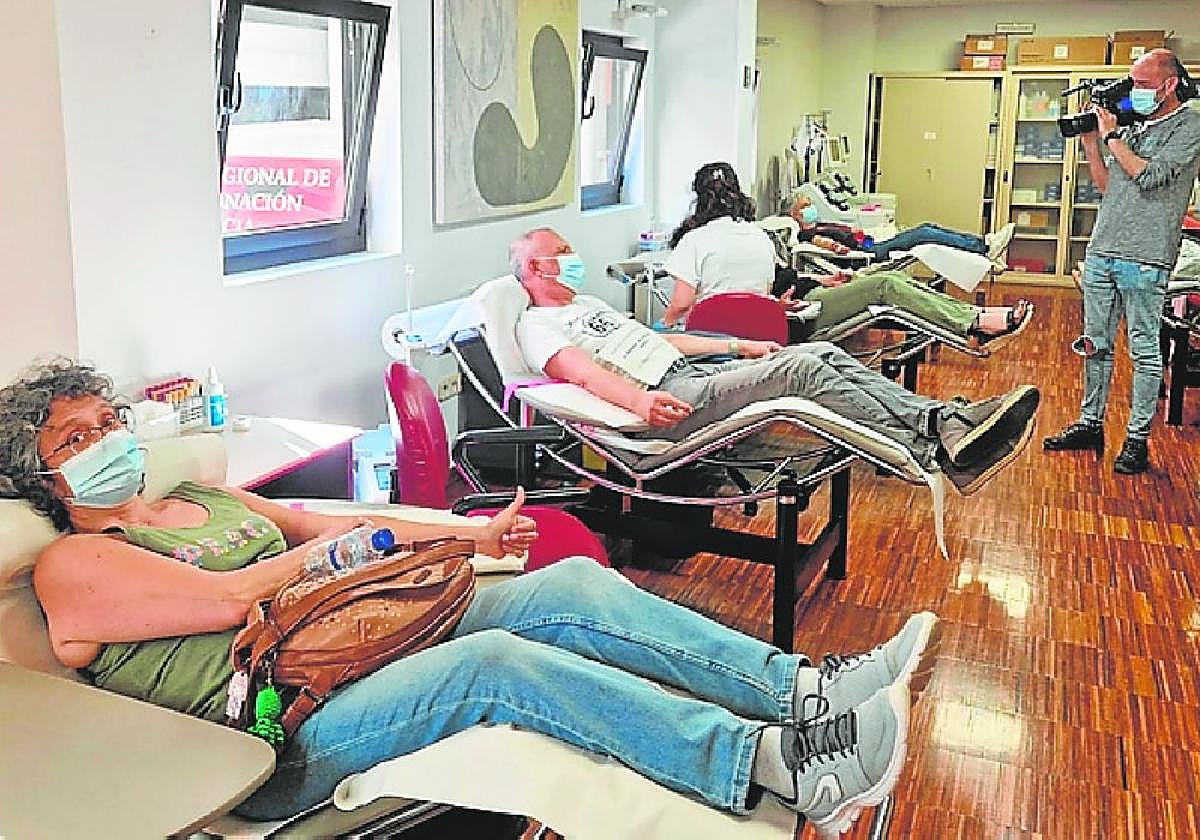 Los funcionarios de la Administración de Justicia realizan una donación de sangre colectiva en Murcia.