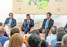 Eduardo Negueruela, Amós Fuentes, José Miguel Morales y Eduardo de San Nicolás durante la mesa redonda del II Encuentro del Hidrógeno Verde + Gases Renovables.