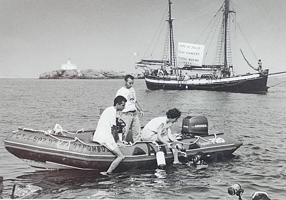 Liberación de tortugas bobas en las islas Hormigas en los primeros 80.