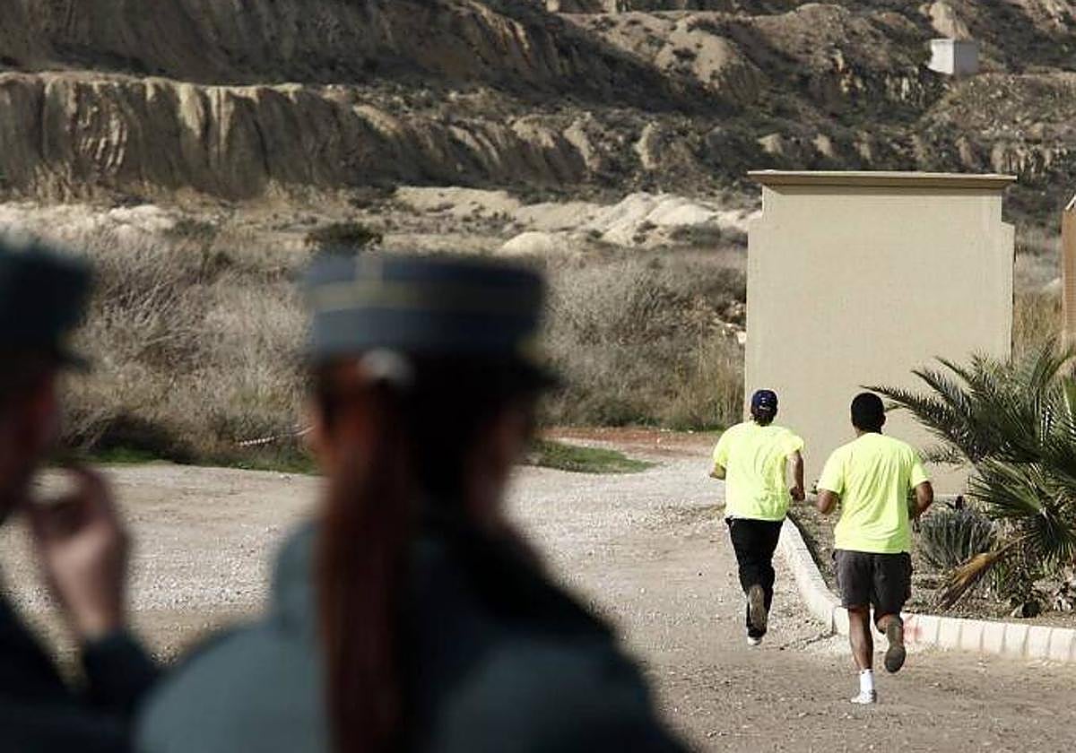 Cross en el psiquiátrico penitenciario de Fontcalent, en Alicante, en el que participan numerosos internos.