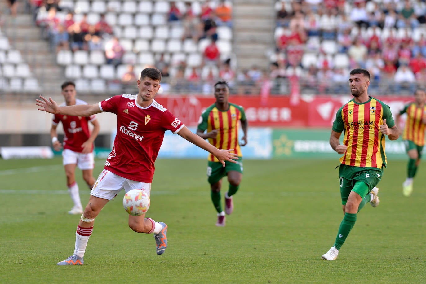 El empate del Real Murcia frente al Castellón, en imágenes