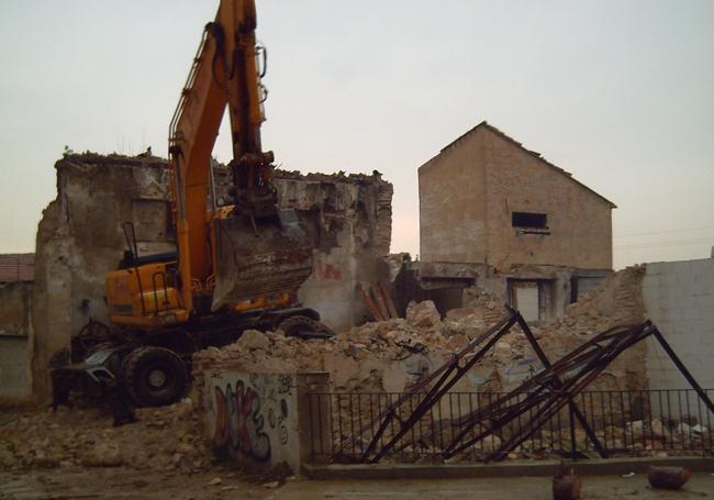 Trabajos de demolición del molino de Oliver, en enero de 2008.