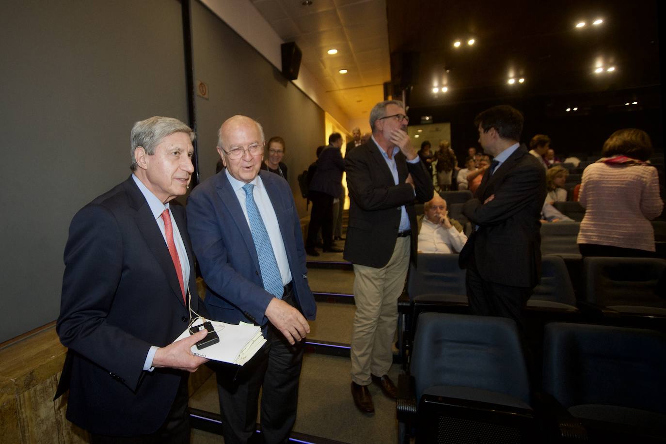 José Luis García Delgado en el Aula de Cultura de LA VERDAD
