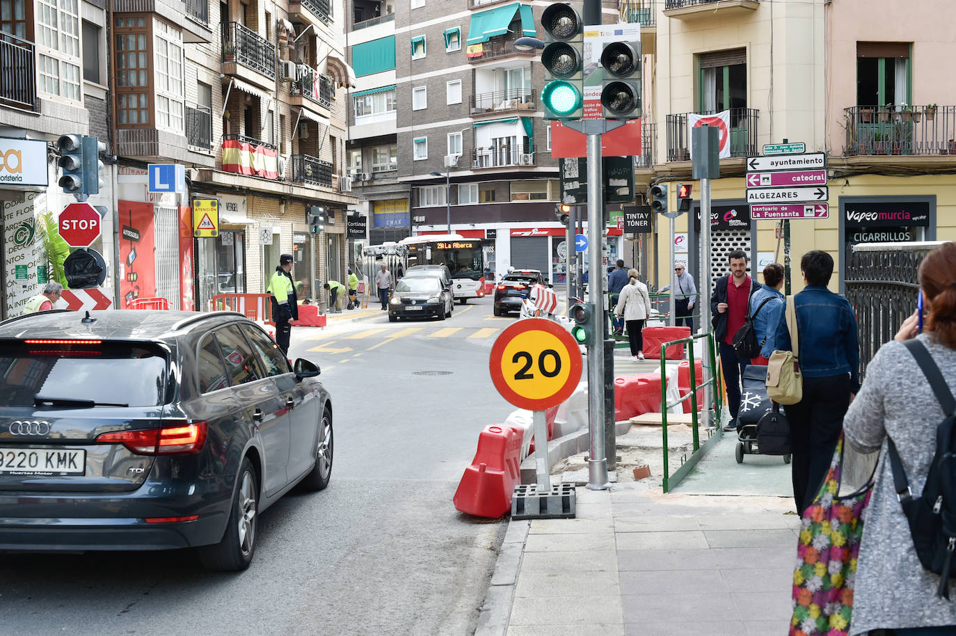 El primer día del Puente Viejo de Murcia cerrado, en imágenes