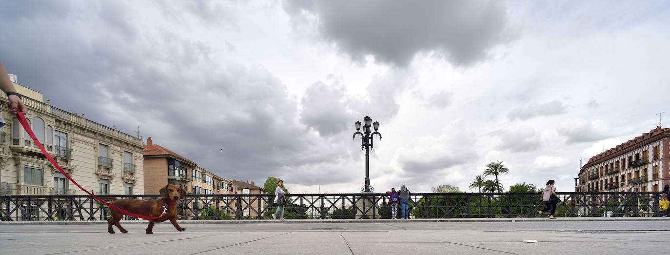 El primer día del Puente Viejo de Murcia cerrado, en imágenes