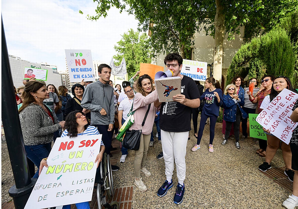 Manifestación de la plataforma 'Yo no me quedo en casa' celebrada este jueves en Murcia.