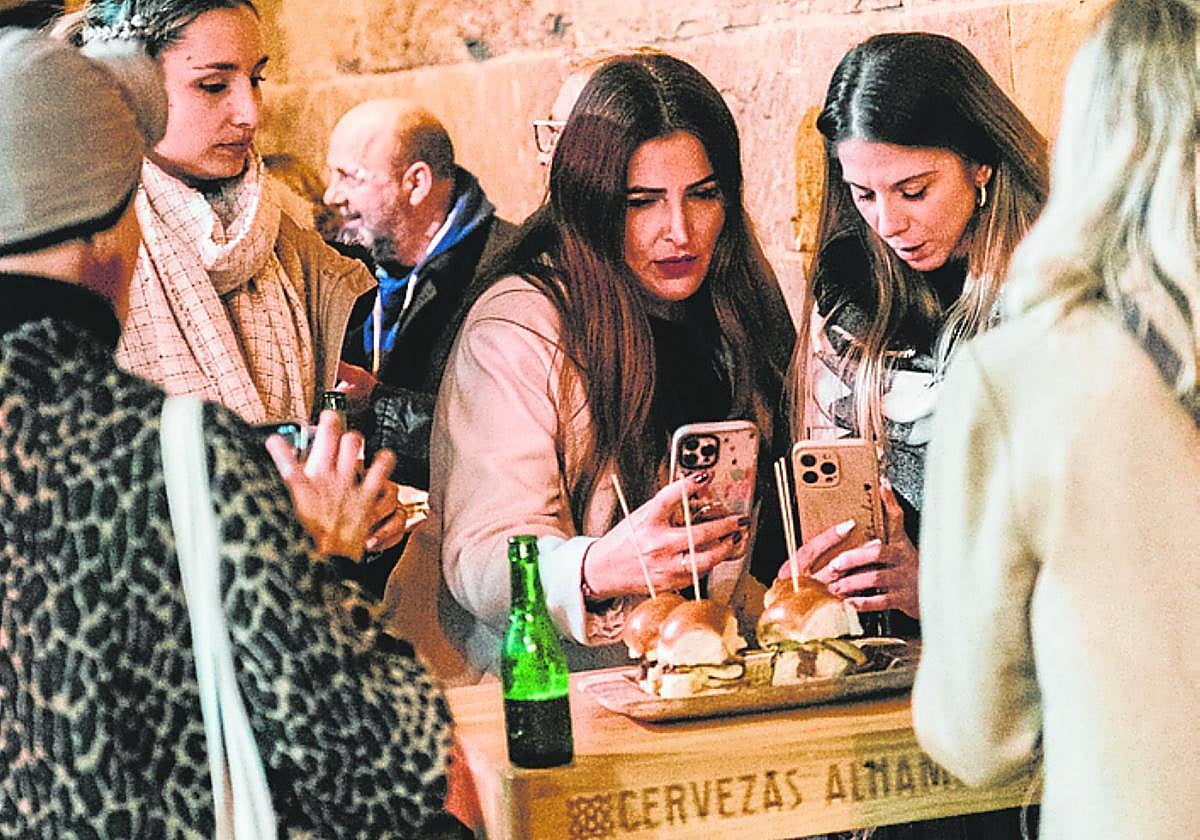 Los participantes podrán disfrutar del patrimonio cultural a la vez que hacen paradas gastronómicas.