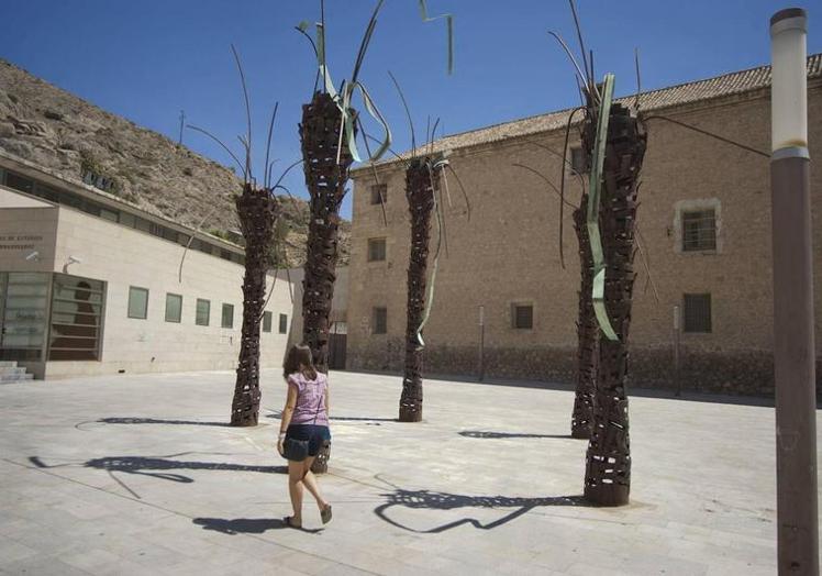 Las Palmeras de Muhler en el lugar que ocuparon originalmente en el Rincón Hernandiano.