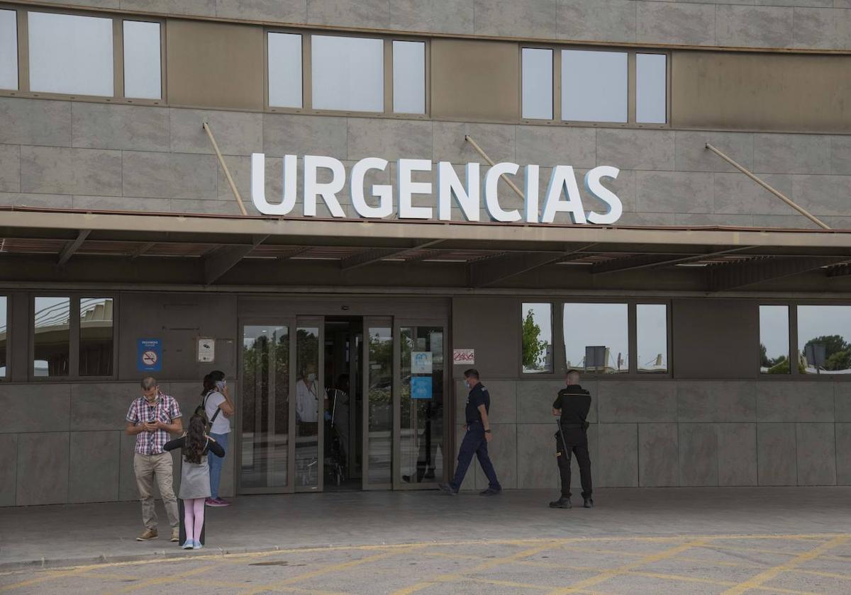 Accesos al servicio de Urgencias de Los Arcos, este viernes.