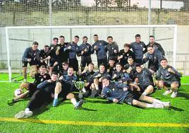 Los jugadores del Deportivo Murcia, este jueves en el campo de fútbol de la pedanía murciana de Los Ramos.