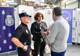 El jefe superior de Policía, Ignacio del Olmo; la delegada del Gobierno, Caridad Rives; y el presidente del Banco de Alimentos del Segura, José García-Galbis.