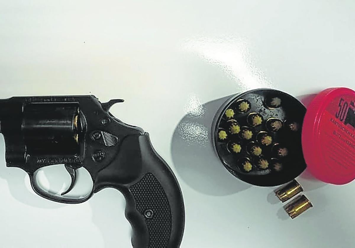 Arma intervenida por la Policía Local de Bullas a un vecino.