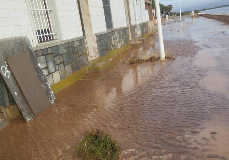 Los estragos de la lluvia en Los Nietos, este martes.