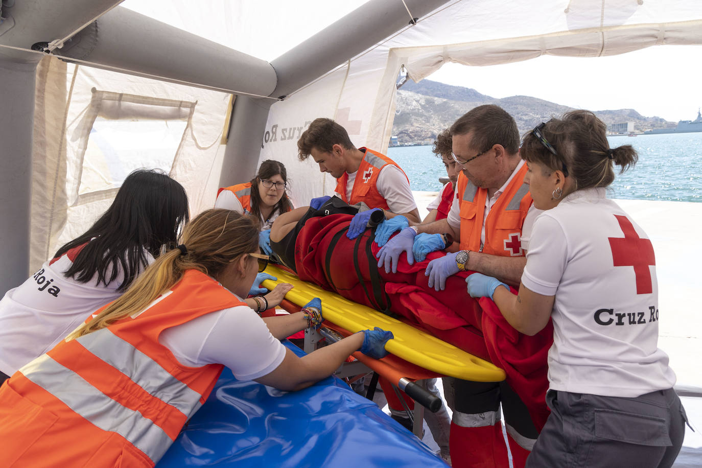 Galería: La Armada simula el rescate de un barco en Cartagena